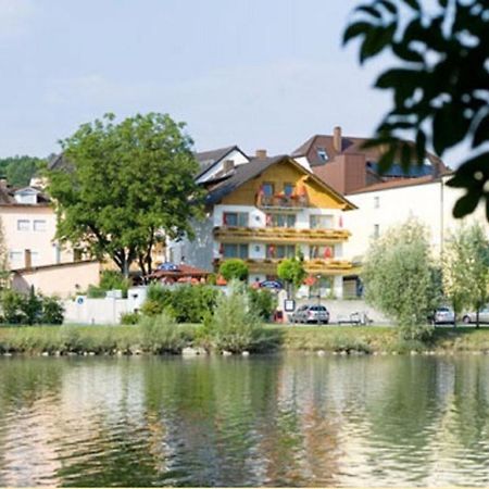 Landgasthof Moser & Restaurant Bootshaus Windorf  Екстериор снимка